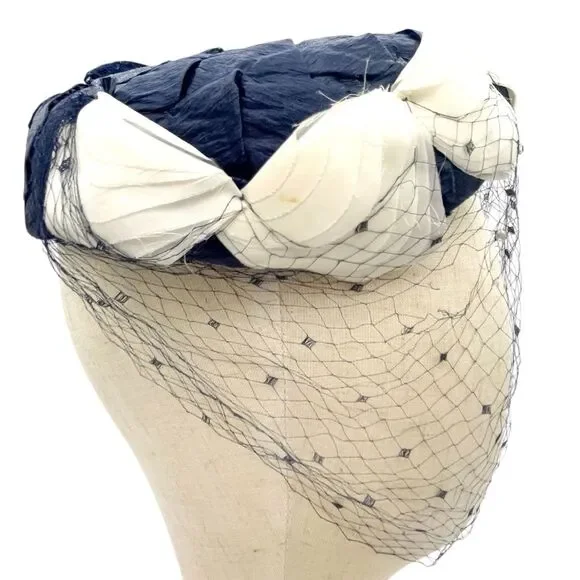 Vintage 1950s Pillbox Hat Navy Straw With White Rose Petals Mesh Veil Rhinestone - Picture 11 of 16
